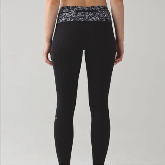 Lululemon Fresh Tracks Tight Black/Iced Wave White Reflective Leggings - Picture 2 of 13